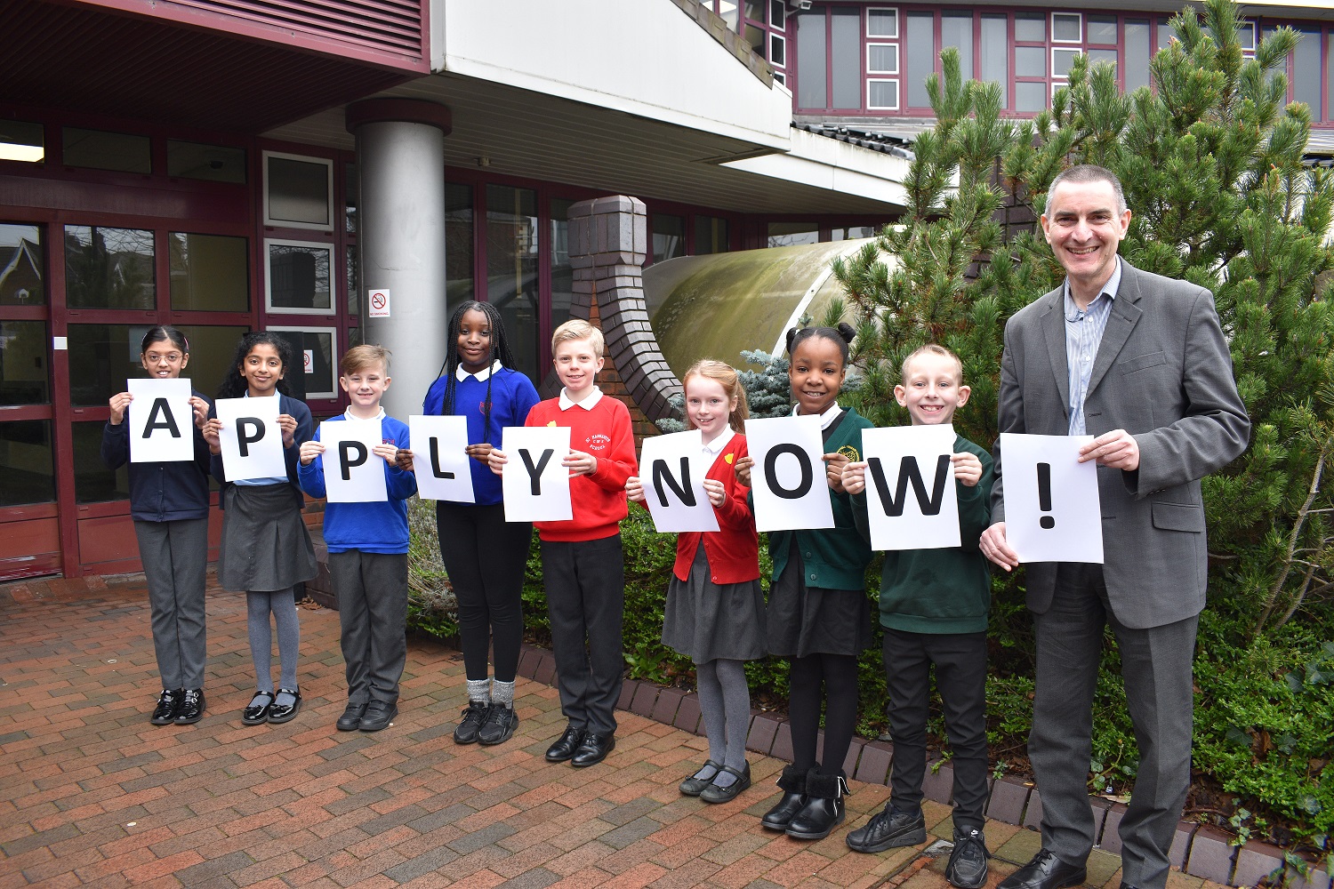 Apply to be a school governor Cllr Hackett with Sandwell school children pic 1