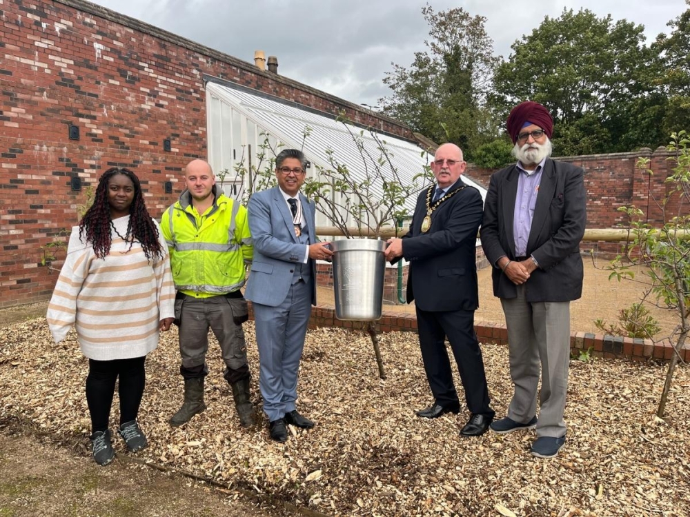 Deputy Lieutenant of the West Midlands Gurpreet Bhatia presents the sculpture to Sandwell Mayor Bill Gavan with officers and Councillor Charn Singh Padda in attendance